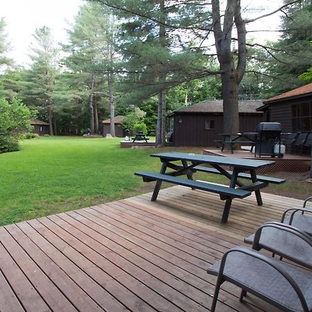 The Pines Cottage Resort Oxtongue Lake Exterior foto