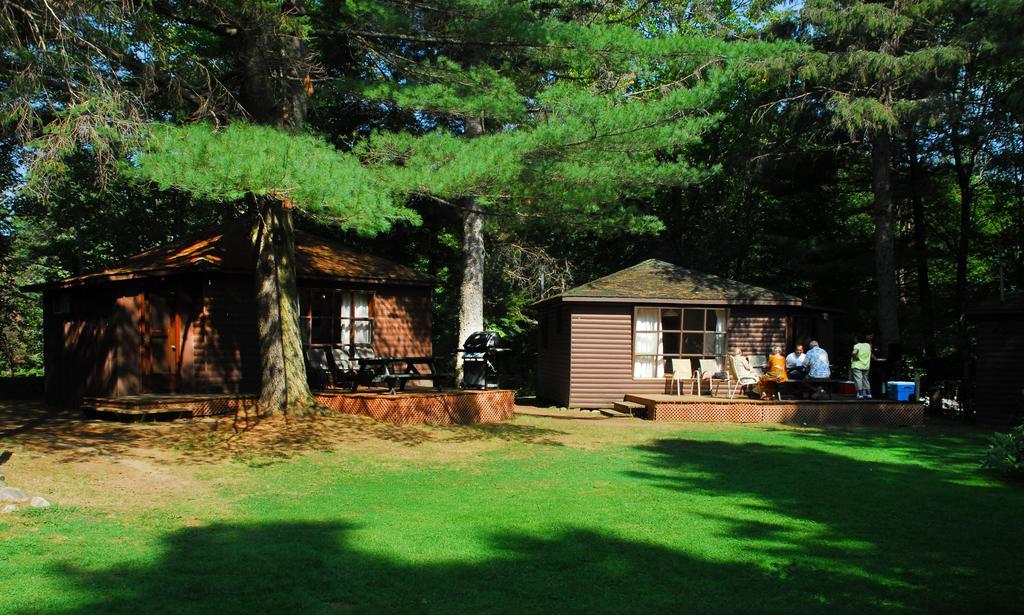 The Pines Cottage Resort Oxtongue Lake Exterior foto